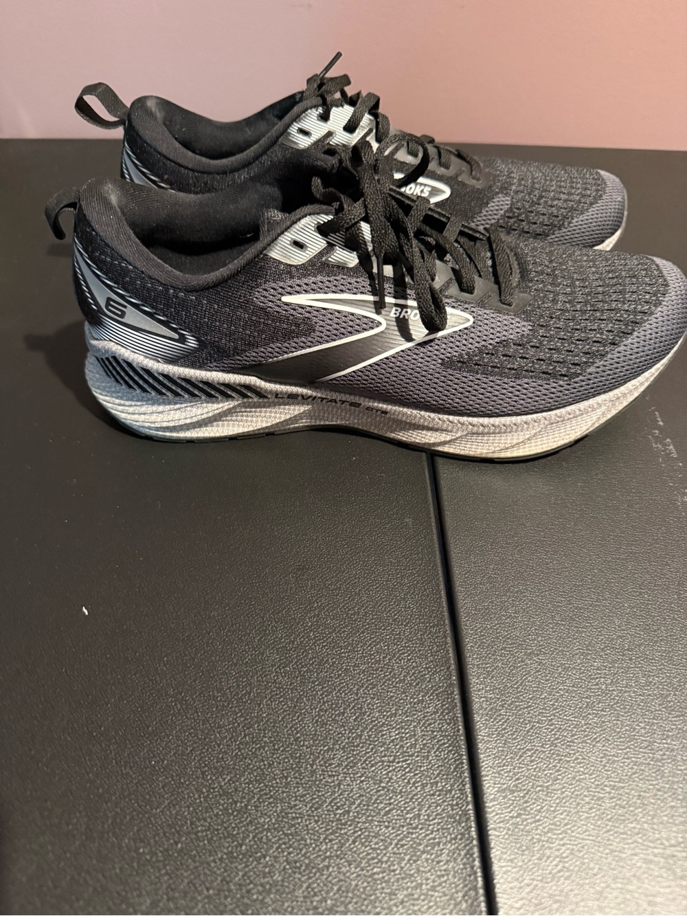👟 Brooks Women’s Running Shoes – Size 11 – Excellent Condition